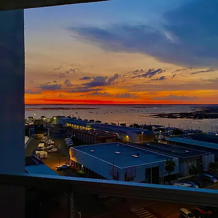Aux Pieds Des Plages, Du Port, De La Piste Cyclable Et Des Commerces De Proximite, Un Au Dernier Etage Avec Vue Panoramique Sur Le Bassin D'arcachon, Entierement Renove, Dans Avec Piscine Apartment *