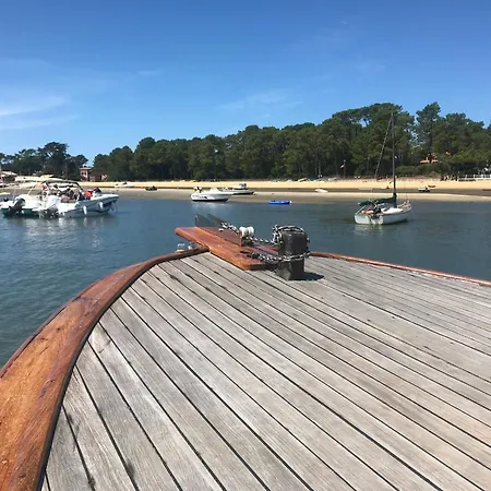 Aux Pieds Des Plages, Du Port, De La Piste Cyclable Et Des Commerces De Proximite, Un Au Dernier Etage Avec Vue Panoramique Sur Le Bassin D'arcachon, Entierement Renove, Dans Avec Piscine Apartment Arcachon