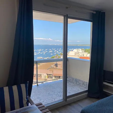 Aux Pieds Des Plages, Du Port, De La Piste Cyclable Et Des Commerces De Proximite, Un Au Dernier Etage Avec Vue Panoramique Sur Le Bassin D'arcachon, Entierement Renove, Dans Avec Piscine *
