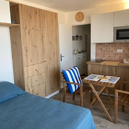 Aux Pieds Des Plages, Du Port, De La Piste Cyclable Et Des Commerces De Proximite, Un Au Dernier Etage Avec Vue Panoramique Sur Le Bassin D'arcachon, Entierement Renove, Dans Avec Piscine Апартаменти *