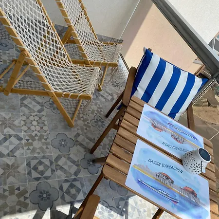 Aux Pieds Des Plages, Du Port, De La Piste Cyclable Et Des Commerces De Proximite, Un Au Dernier Etage Avec Vue Panoramique Sur Le Bassin D'arcachon, Entierement Renove, Dans Avec Piscine Apartamento Arcachon