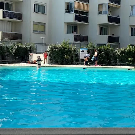 Aux Pieds Des Plages, Du Port, De La Piste Cyclable Et Des Commerces De Proximite, Un Au Dernier Etage Avec Vue Panoramique Sur Le Bassin D'arcachon, Entierement Renove, Dans Avec Piscine
