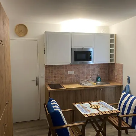 Aux Pieds Des Plages, Du Port, De La Piste Cyclable Et Des Commerces De Proximite, Un Au Dernier Etage Avec Vue Panoramique Sur Le Bassin D'arcachon, Entierement Renove, Dans Avec Piscine *