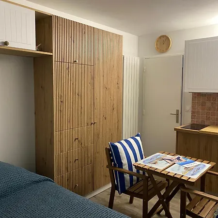 Aux Pieds Des Plages, Du Port, De La Piste Cyclable Et Des Commerces De Proximite, Un Au Dernier Etage Avec Vue Panoramique Sur Le Bassin D'arcachon, Entierement Renove, Dans Avec Piscine