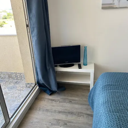 Aux Pieds Des Plages, Du Port, De La Piste Cyclable Et Des Commerces De Proximite, Un Au Dernier Etage Avec Vue Panoramique Sur Le Bassin D'arcachon, Entierement Renove, Dans Avec Piscine