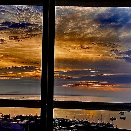 Apartment Aux Pieds Des Plages, Du Port, De La Piste Cyclable Et Des Commerces De Proximite, Un Au Dernier Etage Avec Vue Panoramique Sur Le Bassin D'arcachon, Entierement Renove, Dans Avec Piscine Arcachon