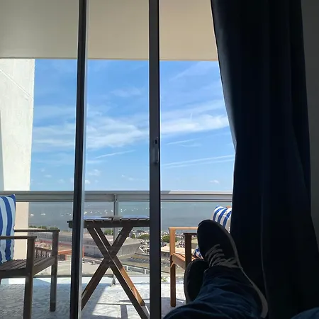 Apartment Aux Pieds Des Plages, Du Port, De La Piste Cyclable Et Des Commerces De Proximite, Un Au Dernier Etage Avec Vue Panoramique Sur Le Bassin D'arcachon, Entierement Renove, Dans Avec Piscine