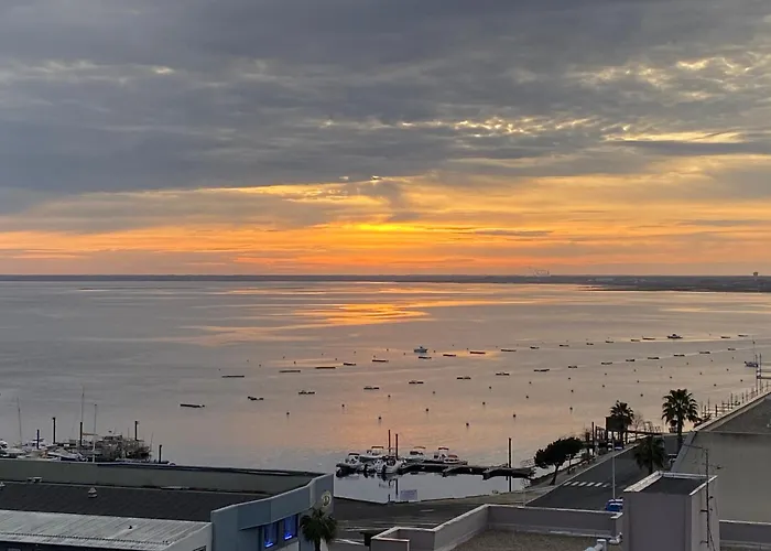 Апартаменти Aux Pieds Des Plages, Du Port, De La Piste Cyclable Et Des Commerces De Proximite, Un Au Dernier Etage Avec Vue Panoramique Sur Le Bassin D'arcachon, Entierement Renove, Dans Avec Piscine Аркашон