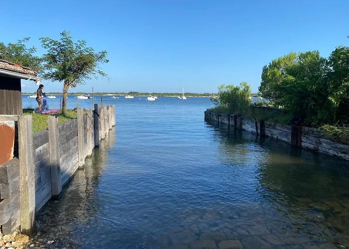 Aux Pieds Des Plages, Du Port, De La Piste Cyclable Et Des Commerces De Proximite, Un Au Dernier Etage Avec Vue Panoramique Sur Le Bassin D'arcachon, Entierement Renove, Dans Avec Piscine *
